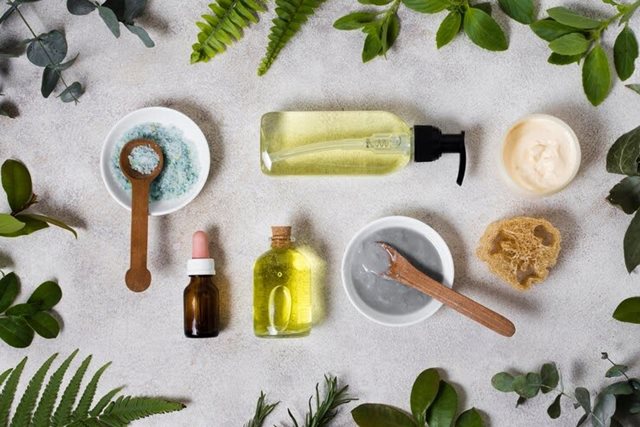 8 công thức tự làm nước xả thảo dược giúp tóc bóng khỏe, nuôi dưỡng từ gốc